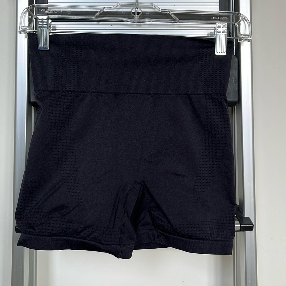 Women’s gym short size S